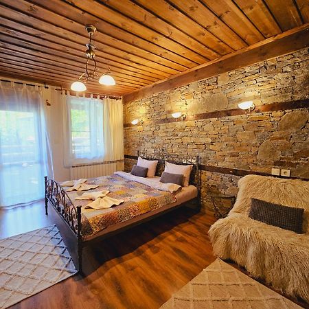 Панорама Хаус Лещен И Еко Къщи Дървена И Землянка Luaran gambar