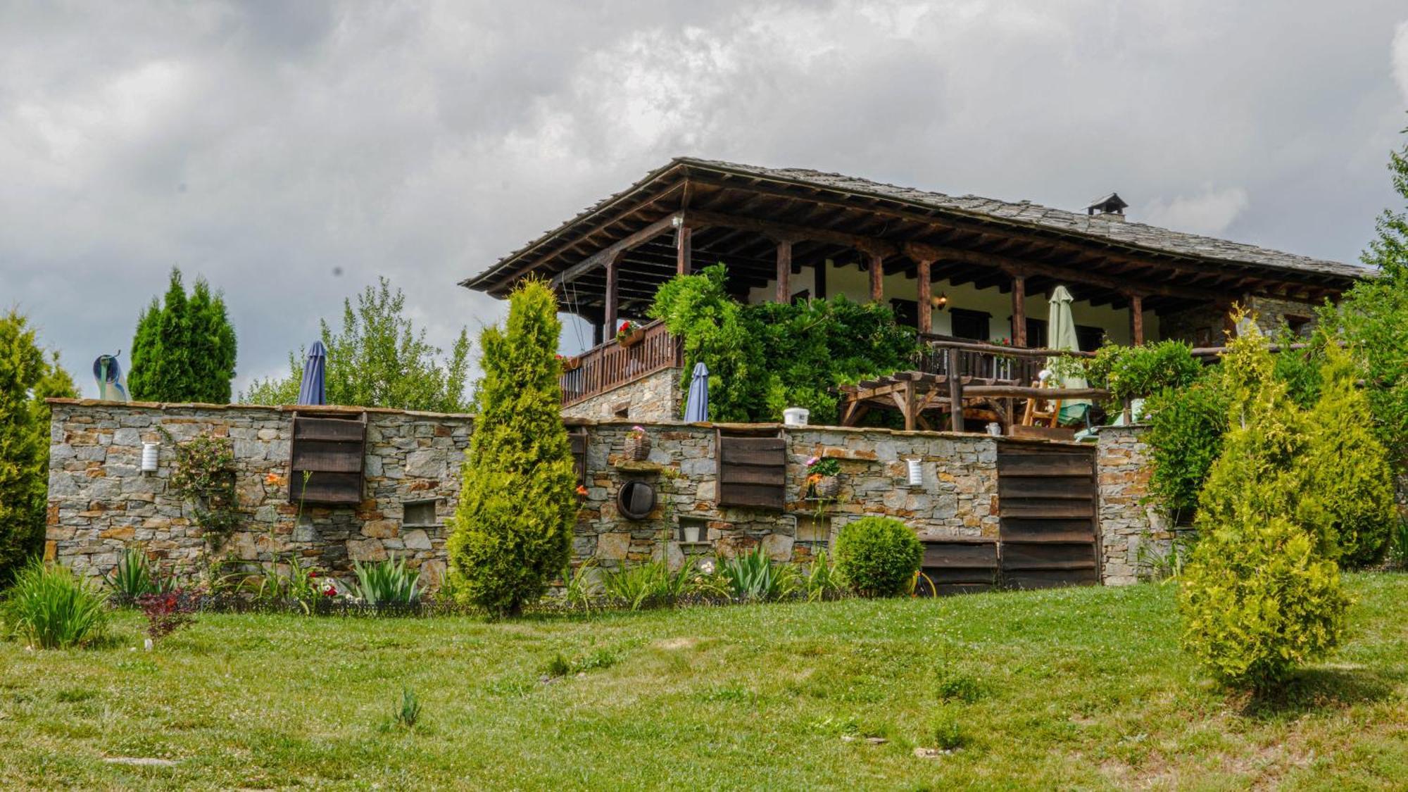 Панорама Хаус Лещен И Еко Къщи Дървена И Землянка Luaran gambar