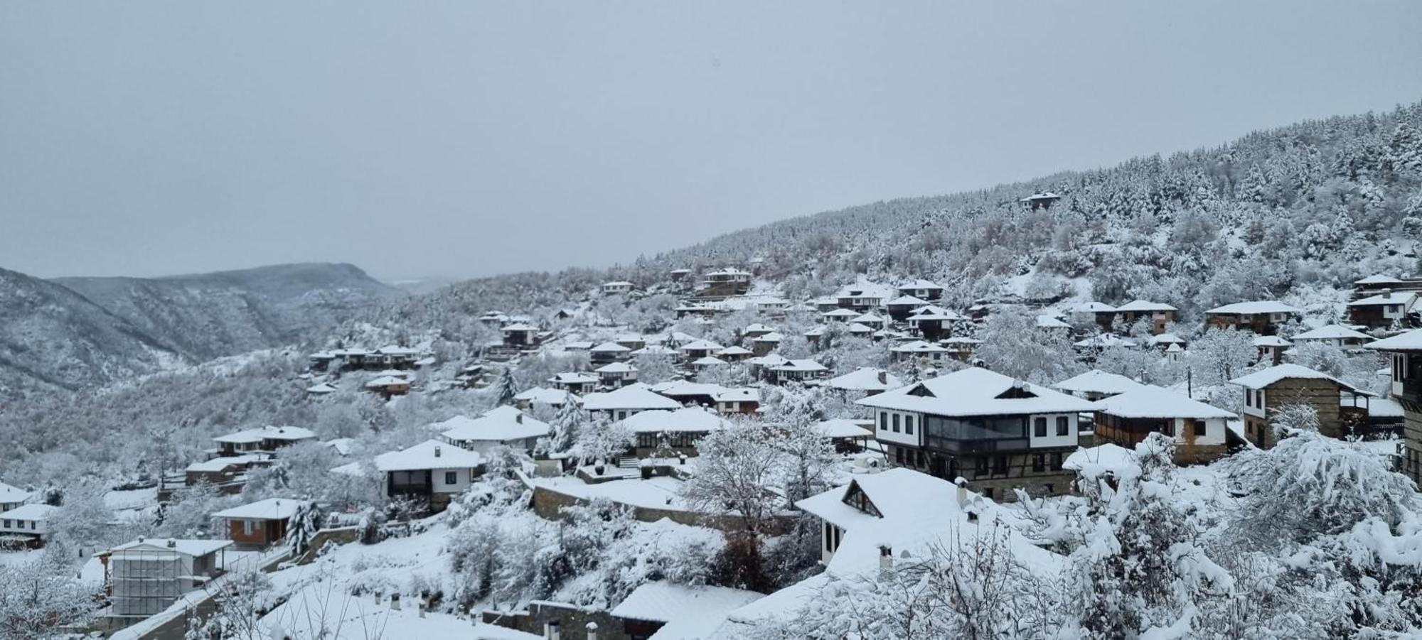 Панорама Хаус Лещен И Еко Къщи Дървена И Землянка Luaran gambar